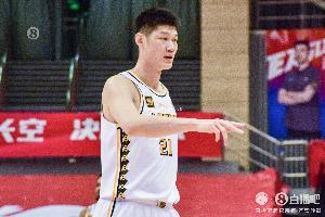 bob半岛体育平台-没怎么发力！胡金秋9中4拿到8分7板1助1断2帽 正负值+21最高