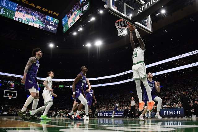 爆大冷！东部第二轰然倒下：全场鸦雀无声，黑马三人组轰56分